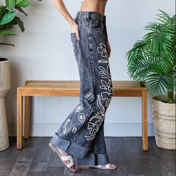 Oli & Hali Embroidered Mid Rise Denim Jeans - Picture 2 of 7